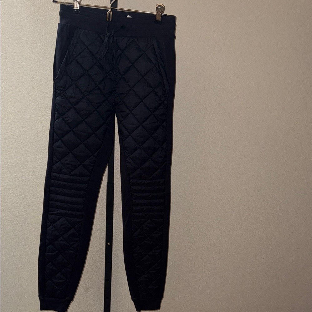 ALO Yoga Black Winter Airbrush Warm High Waisted Moto Puffer Jogger Women’s XS
